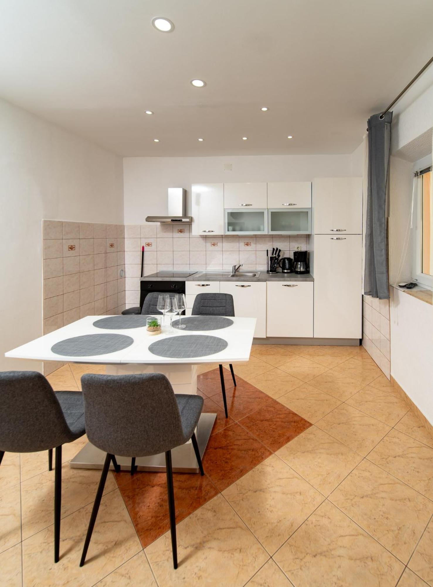 ראב Apartments Lores מראה חיצוני תמונה